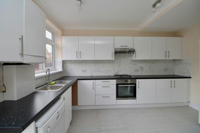 4 Bedroom Terraced House To Rent In St. Joseph's Road, London N9