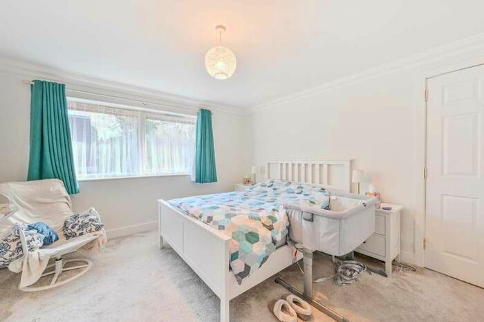 2 Bedroom Flat To Rent In Holden Road, Woodside Park, N12