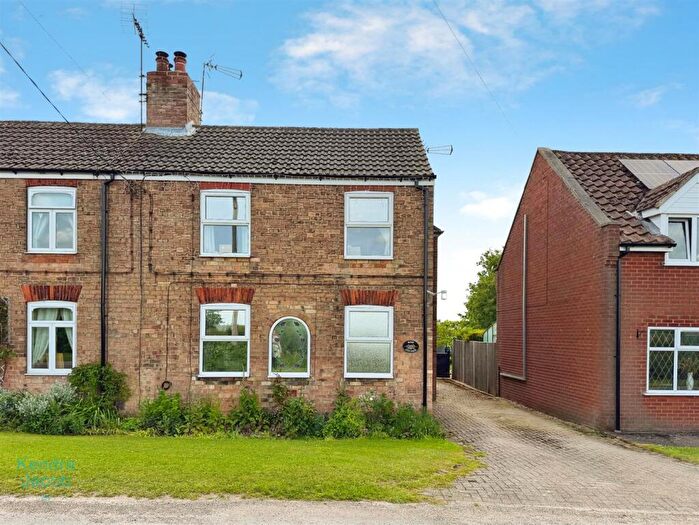 3 Bedroom Semi-Detached House For Sale In Shaw Lock, Gringley-On-The-Hill, Doncaster, DN10