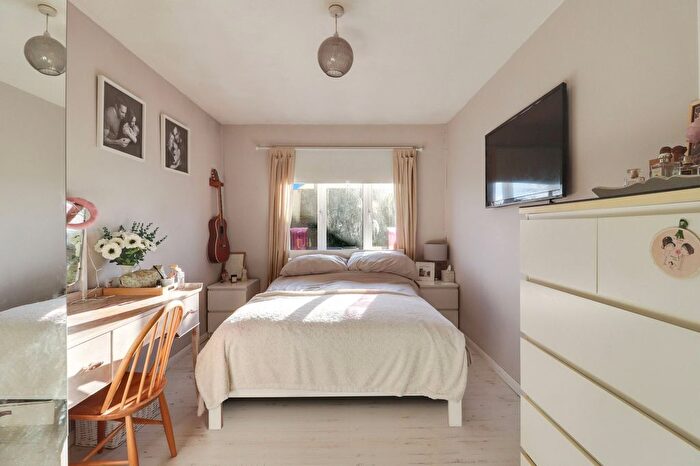 3 Bedroom Terraced House For Sale In Spreighton Road, West Molesey, KT8