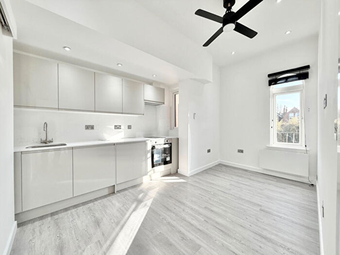 Flat To Rent In Canfield Gardens, NW6