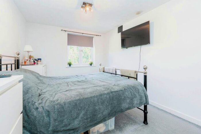 2 Bedroom Flat For Sale In Ferguson Grove, Cheshunt, Waltham Cross, EN8