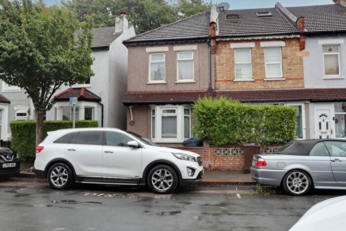 3 Bedroom End Of Terrace House For Sale In Lansdowne Road, Purley, CR8