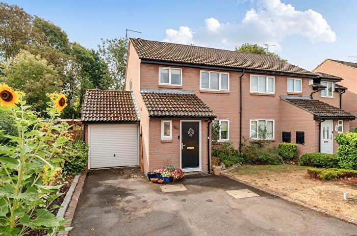 3 Bedroom Semi-detached House For Sale In Falcon Way, Wokingham, Berkshire, RG41