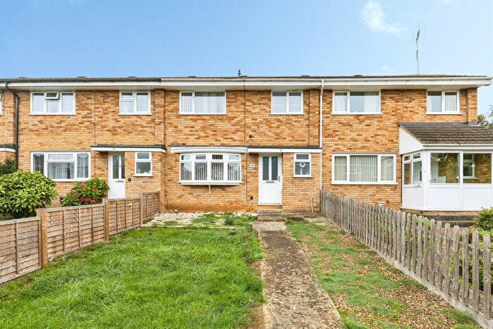 3 Bedroom Terraced House For Sale In Evenlode, Banbury, OX16