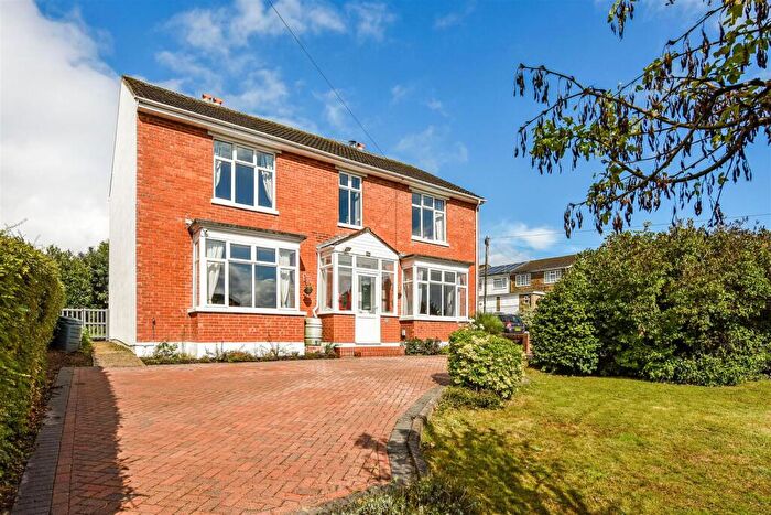 4 Bedroom Detached House For Sale In Frogmore Lane, Lovedean, PO8