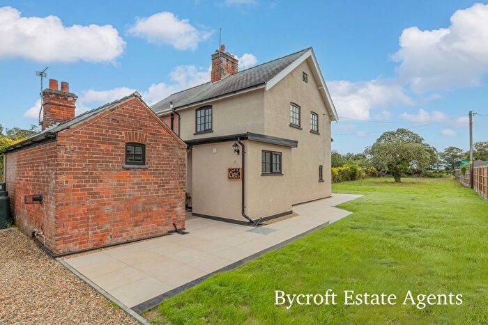 3 Bedroom Semi-Detached House For Sale In Hobland Road, Bradwell, NR31