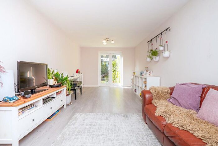 4 Bedroom Detached House For Sale In Healdfield Court, Castleford, WF10