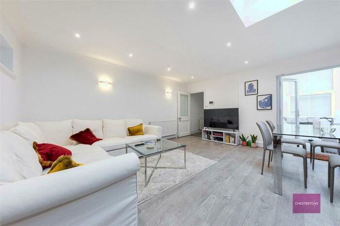 2 Bedroom Flat To Rent In Islington Park Street, Islington, London, N1