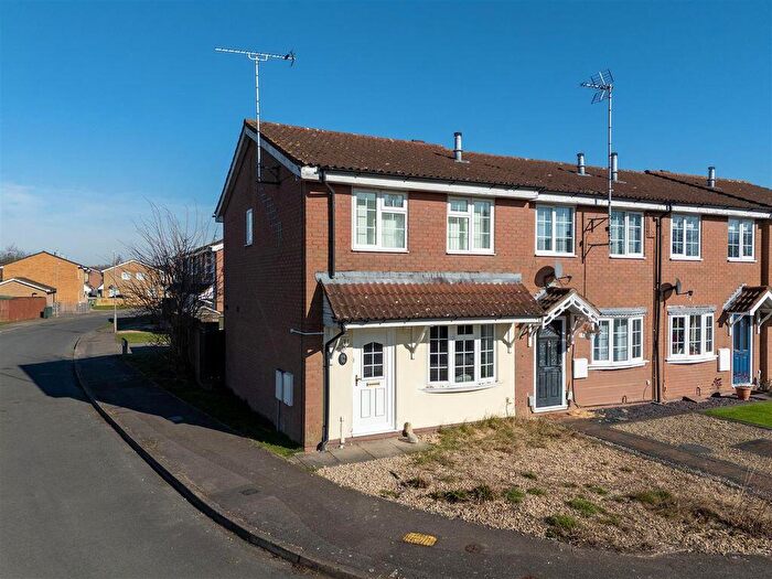 3 Bedroom End Of Terrace House For Sale In Crocus Drive, Aylesbury, HP21