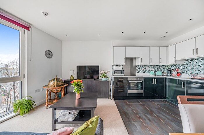 2 Bedroom Flat For Sale In Norman Road, London, SE10