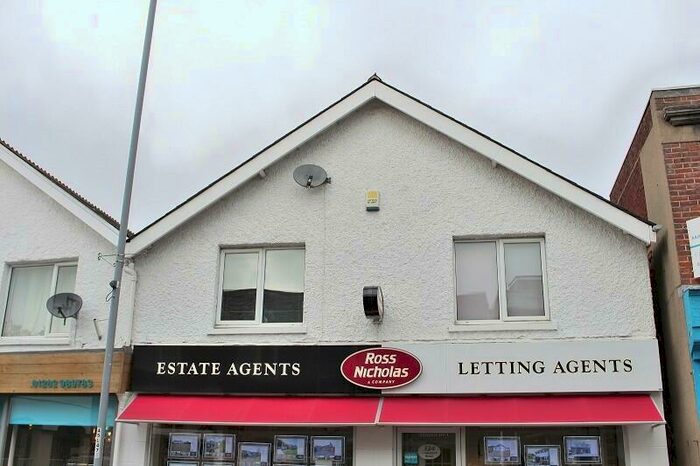 2 Bedroom Flat To Rent In Lymington Road, Highcliffe, Dorset., BH23