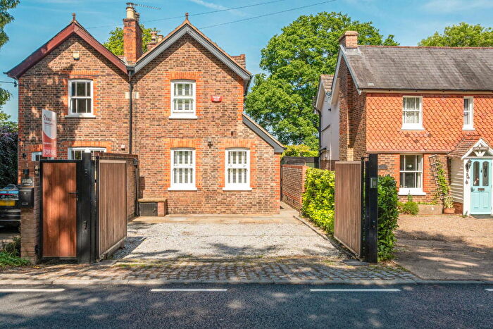 2 Bedroom Semi-Detached House For Sale In Copthorne Bank, Copthorne, Crawley, RH10