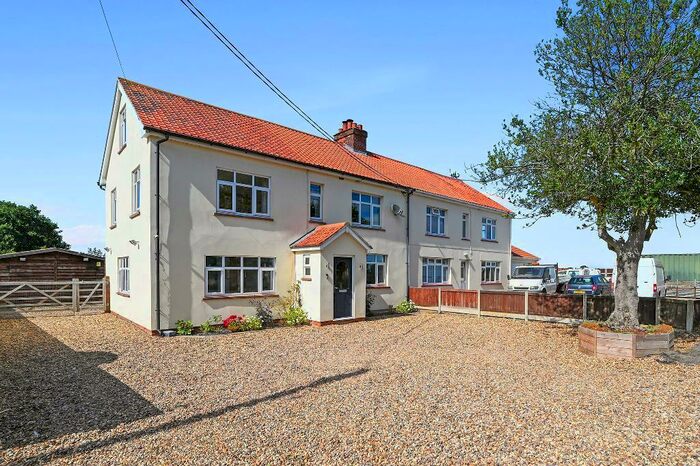 5 Bedroom Semi-Detached House For Sale In Spinnels Farm Cottages, Harwich Road, Wrabness, CO11