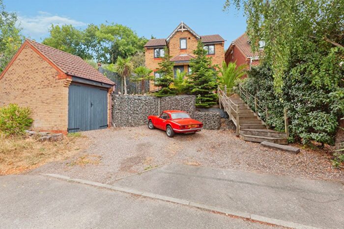 4 Bedroom Detached House For Sale In Elm Way, Hartshill, Nuneaton, CV10