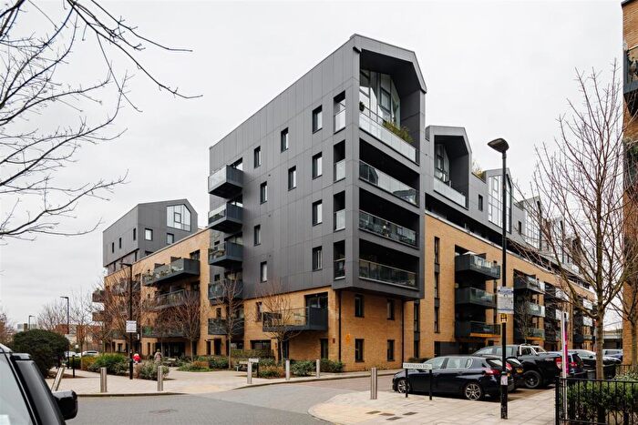 3 Bedroom Apartment For Sale In Hoffmans Road, Walthamstow, E17