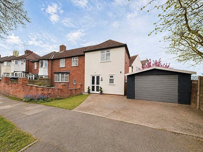 3 Bedroom Semi Detached House For Sale In Stot Fold Road, Birmingham, West Midlands, B14