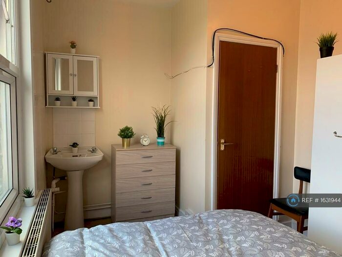Studio To Rent In Green Lanes, London, N8