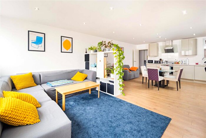 1 Bedroom Flat To Rent In Balmes Road, London, N1