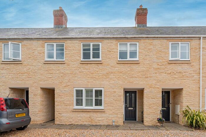 3 Bedroom Terraced House For Sale In George And Dragon Close, Fritwell, OX27