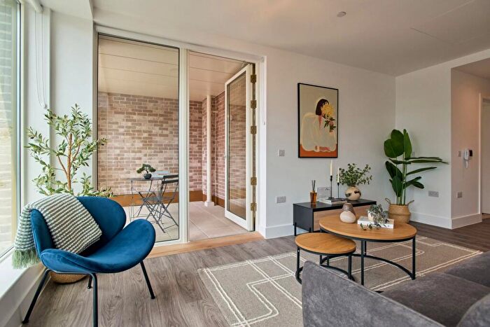3 Bedroom Apartment To Rent In Fortunes Dock, Canning Town London, E16
