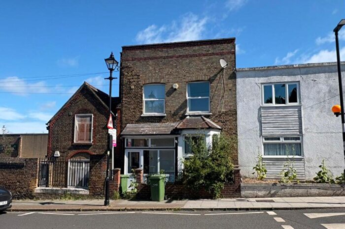 3 Bedroom Terraced House For Sale In Hollydale Road, London, SE15