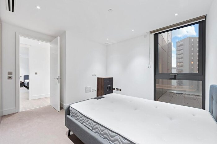 2 Bedroom Apartment For Sale In Carrara Tower, Bollinder Place, London, EC1V - Photo 7