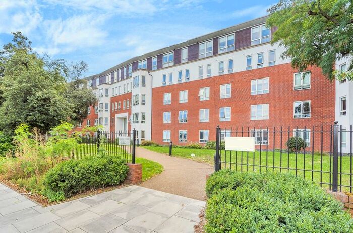 1 Bedroom Flat To Rent In Eaton Court, High Road, South Woodford, London, E18