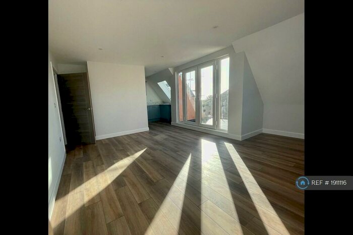 2 Bedroom Flat To Rent In Silver Birch Apartments, Exmouth, EX8