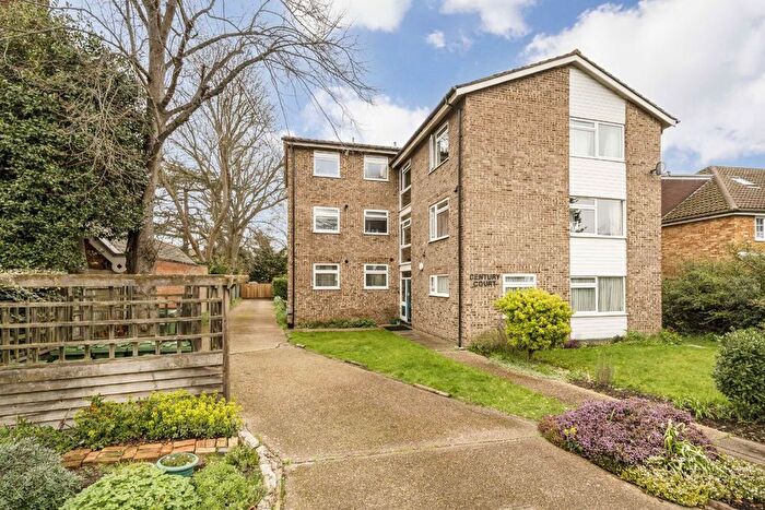 1 Bedroom Flat For Sale In Cambridge Road, Teddington, TW11