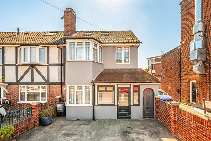 4 Bedroom End Of Terrace House For Sale In Nelson Road, Whitton, TW2