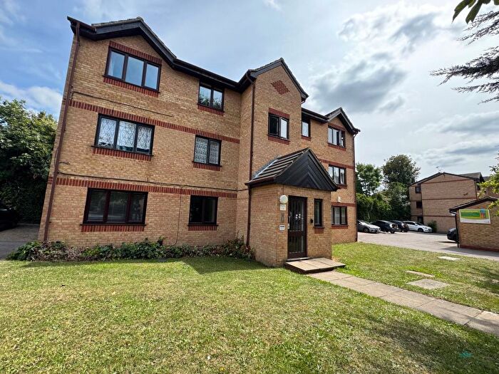 2 Bedroom Flat To Rent In Fielders Close, Enfield Town, EN1