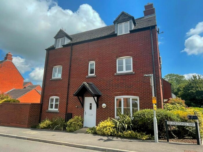 4 Bedroom Town House To Rent In Bradestones Way, Eastington, GL10