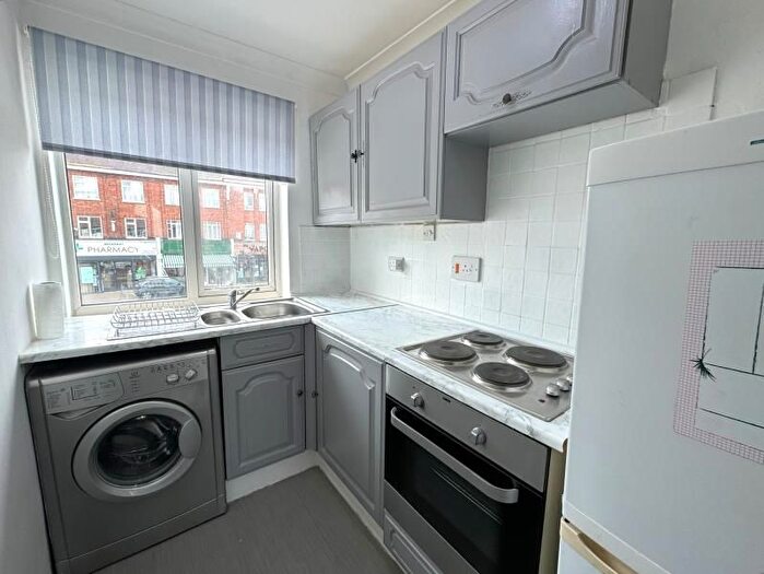 2 Bedroom Maisonette To Rent In Staines, Surrey, TW18