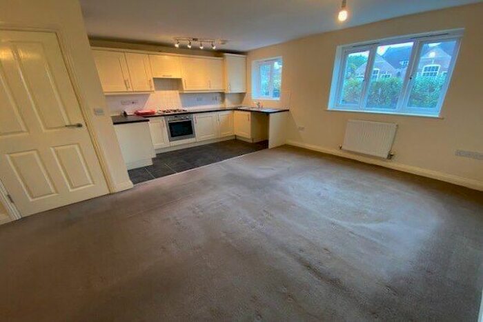 2 Bedroom Flat To Rent In South Street, Taunton, TA1