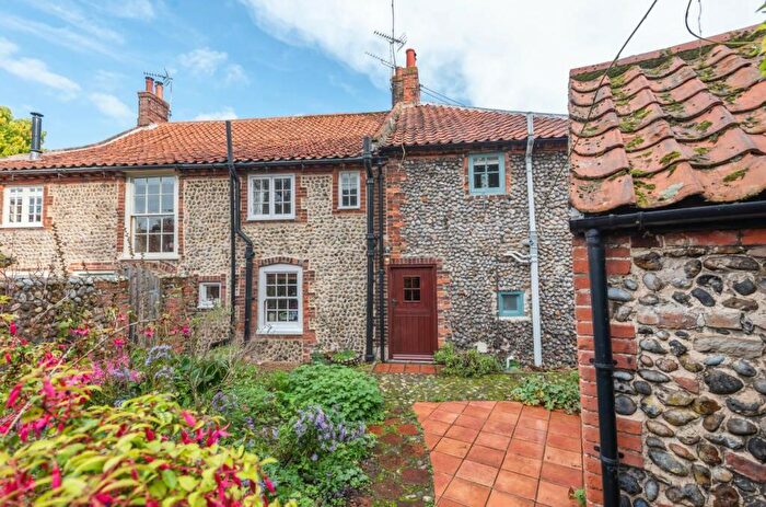 2 Bedroom Cottage To Rent In High Street, NR25