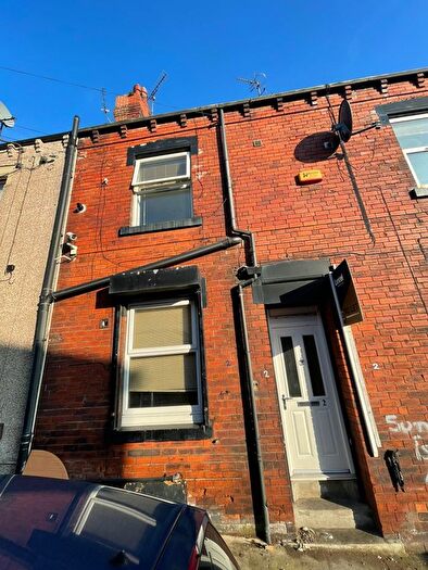 4 Bedroom Terraced House To Rent In Woodview Place, Beeston, Leeds, LS11