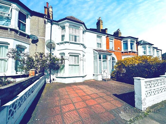 4 Bedroom End Of Terrace House For Sale In Hazelbank Road, London, SE6