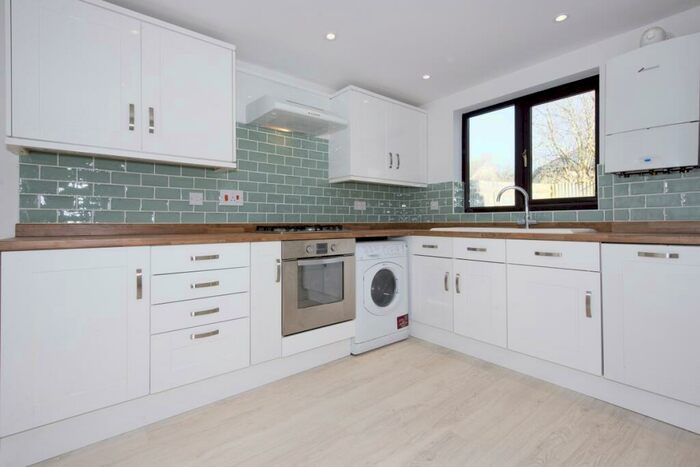 3 Bedroom End Of Terrace House To Rent In Cotswold Meadow, Witney, OX28