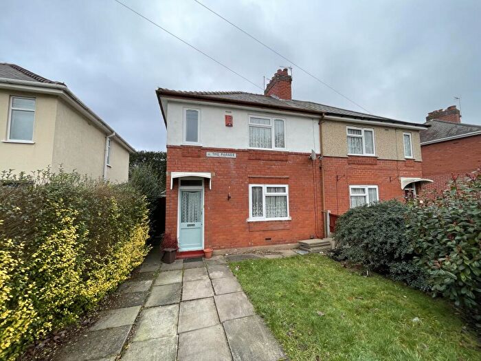 3 Bedroom House To Rent In The Parade, Cradley Heath, B64
