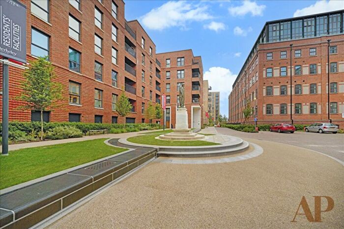 1 Bedroom Flat To Rent In Darjeeling House, Slough, London, SL1