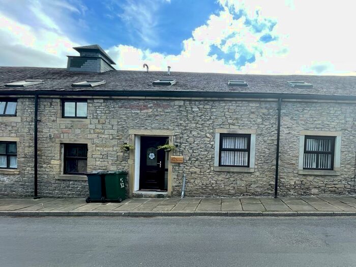 3 Bedroom Cottage To Rent In Bradley Road, Silsden, BD20