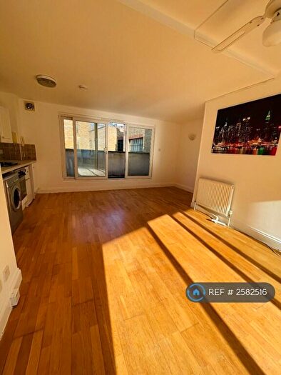 Studio To Rent In Shoreditch High Street, London, E1