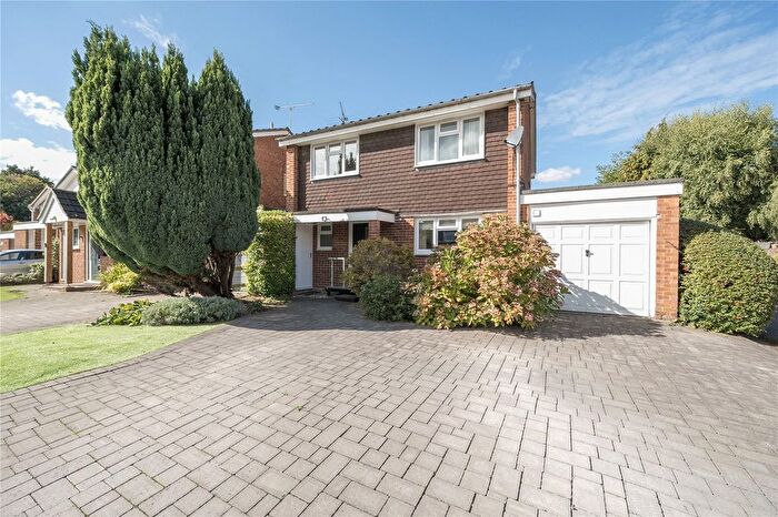4 Bedroom Detached House For Sale In Muirfield Road, Goldsworth Park, Woking, Surrey, GU21