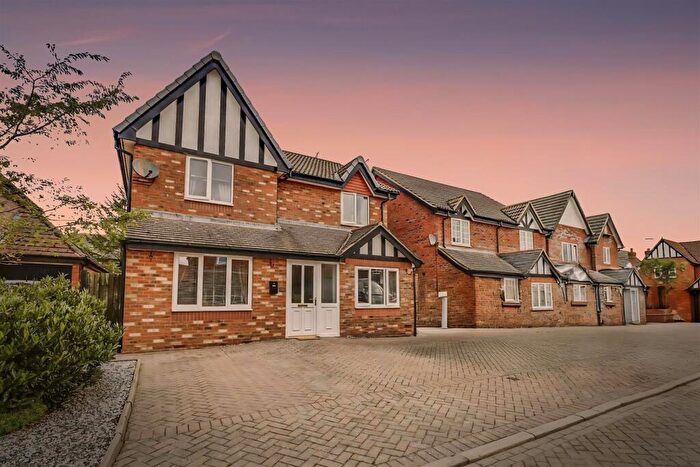 5 Bedroom Detached House For Sale In Huntersfield, Shavington, Crewe, CW2