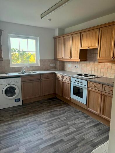 3 Bedroom Flat To Rent In Taylor Green, Livingston, EH54