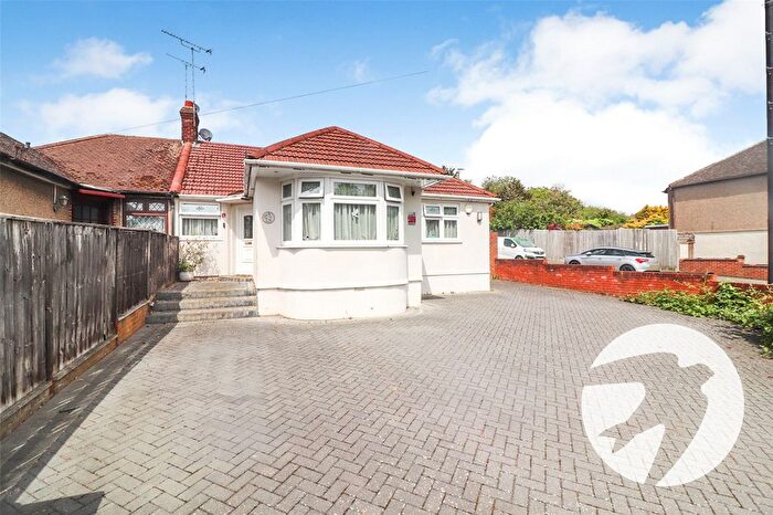 3 Bedroom Bungalow For Sale In Eversley Avenue, Bexleyheath, DA7