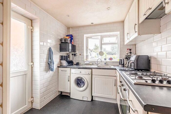 3 Bedroom Semi-Detached House For Sale In Westfield Road, Slough, SL2