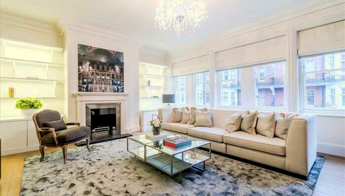 3 Bedroom Flat To Rent In Duke Street, London, W1K