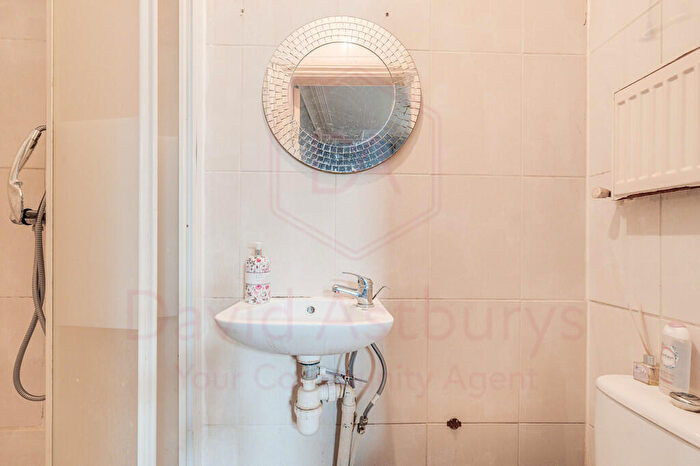 Apartment To Rent In Mazenod Avenue, West Hampstead, London, NW6